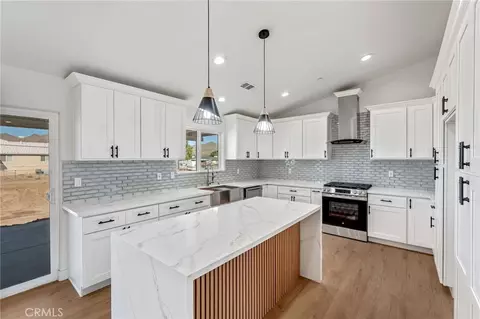 Kitchen - 16218 Quantico Rd E, Apple Valley, CA 92307 photo 2 of 5