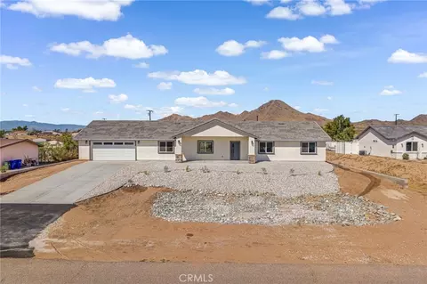 Exterior - 16218 Quantico Rd E, Apple Valley, CA 92307 photo 2 of 6