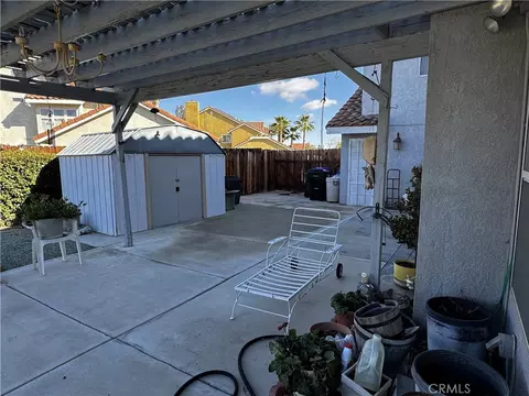 Exterior - 20404 Half Moon Ct, Apple Valley, CA 92308 photo 4 of 6