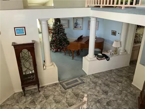 Entry Way - 20404 Half Moon Ct, Apple Valley, CA 92308 photo 4 of 7