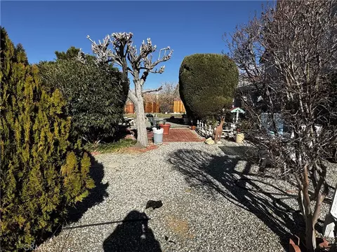 Exterior - 20404 Half Moon Ct, Apple Valley, CA 92308 photo 5 of 6