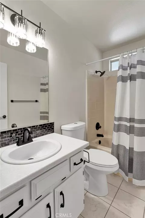 Bath - 18190 Pitache St, Hesperia, CA 92345 photo 5 of 5