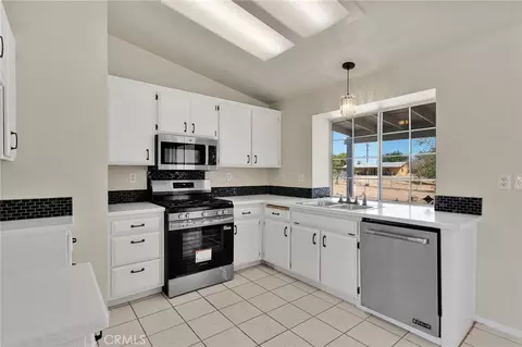 Kitchen - 18190 Pitache St, Hesperia, CA 92345 photo 1 of 3