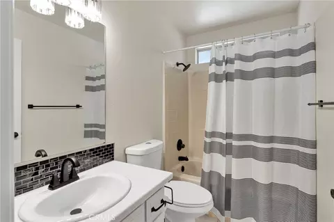 Bath - 18190 Pitache St, Hesperia, CA 92345 photo 4 of 5