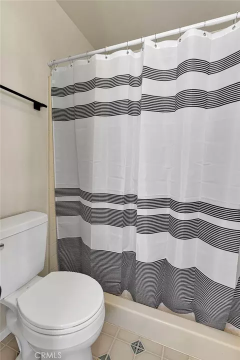 Bath - 18190 Pitache St, Hesperia, CA 92345 photo 3 of 5