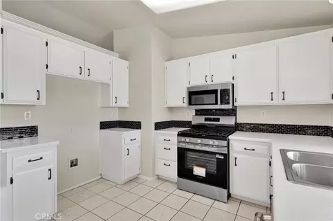 Kitchen - 18190 Pitache St, Hesperia, CA 92345 photo 3 of 3