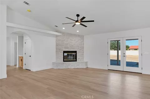 Living - 14704 Pamlico, Apple Valley, CA 92307 photo 6 of 9