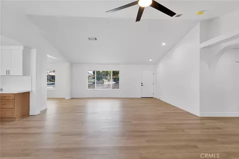 Living - 14704 Pamlico, Apple Valley, CA 92307 photo 2 of 9