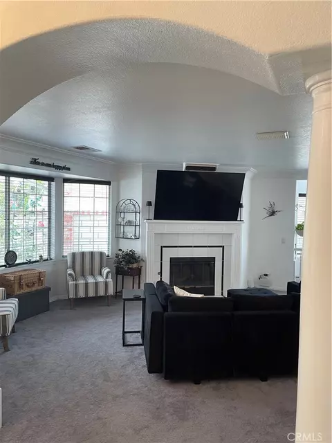 Living - 14501 Hurricane Ln, Helendale, CA 92342 photo 2 of 4