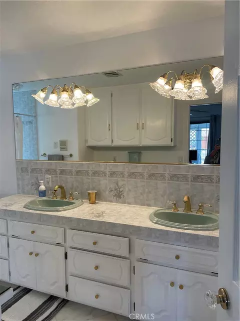 Bath - 14501 Hurricane Ln, Helendale, CA 92342 photo 5 of 6