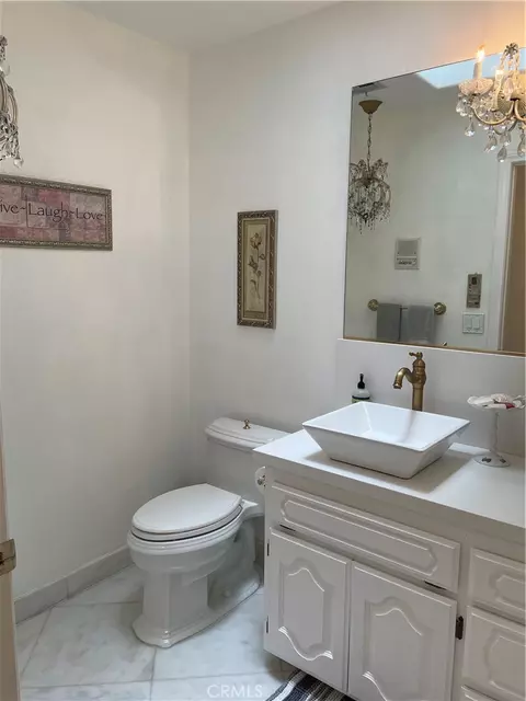 Bath - 14501 Hurricane Ln, Helendale, CA 92342 photo 2 of 6