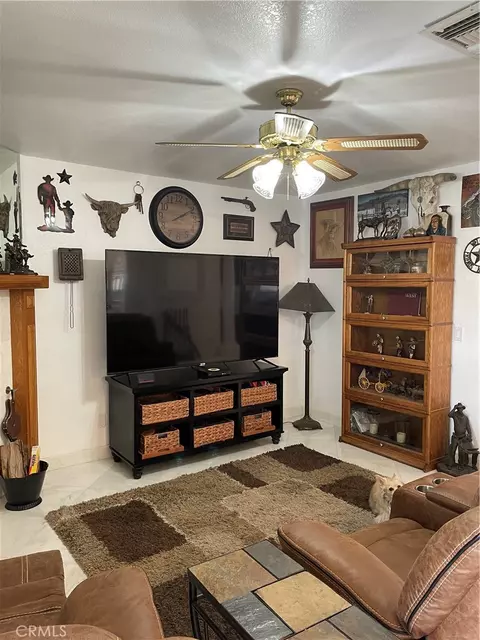 Living - 14501 Hurricane Ln, Helendale, CA 92342 photo 4 of 4