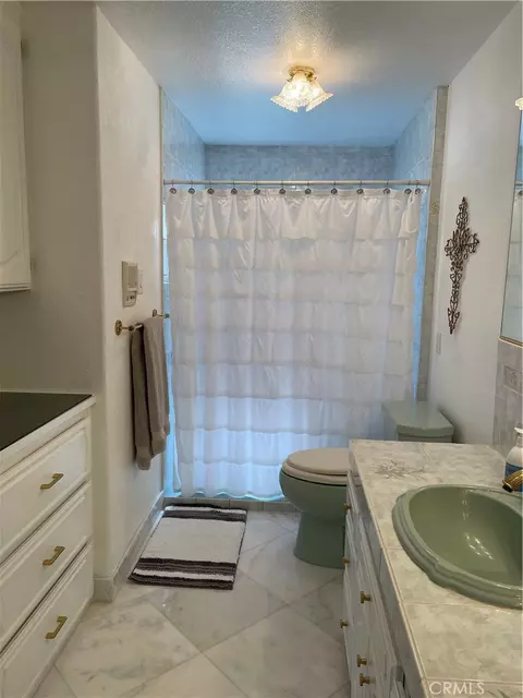 Bath - 14501 Hurricane Ln, Helendale, CA 92342 photo 4 of 6