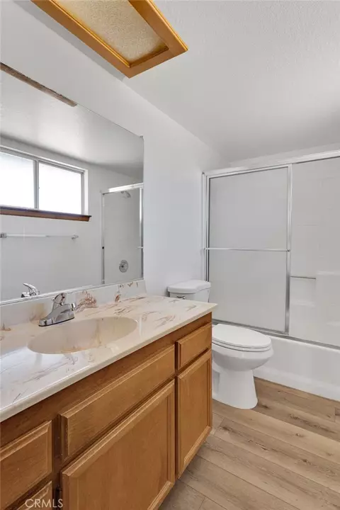 Bath - 18256 Danbury, Hesperia, CA 92345 photo 4 of 4