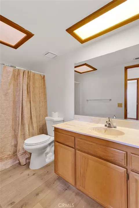 Bath - 18256 Danbury, Hesperia, CA 92345 photo 2 of 4