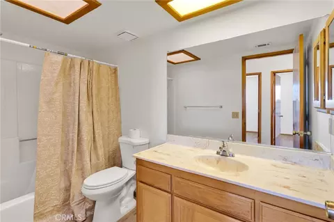 Bath - 18256 Danbury, Hesperia, CA 92345 photo 1 of 4
