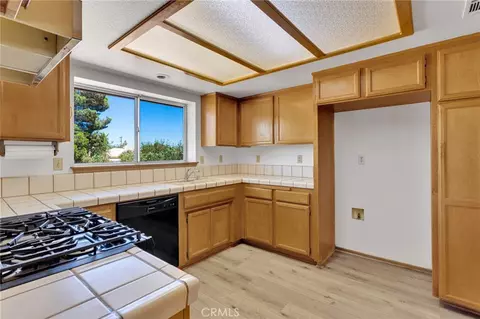 Kitchen - 18256 Danbury, Hesperia, CA 92345 photo 1 of 5