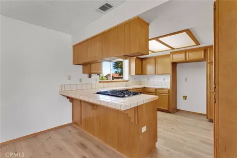 Kitchen - 18256 Danbury, Hesperia, CA 92345 photo 2 of 5