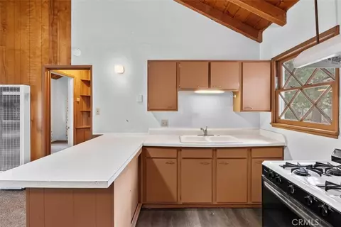 Kitchen - 592 Mountain Vw, Wrightwood, CA 92397 photo 1 of 2