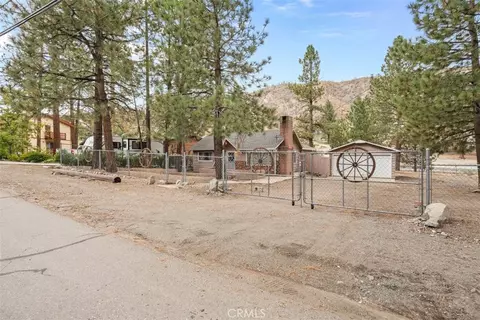 Exterior - 592 Mountain Vw, Wrightwood, CA 92397 photo 6 of 9