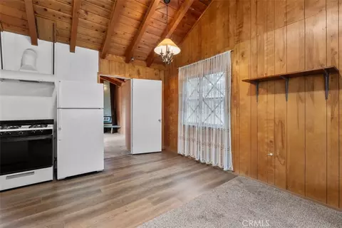 Entry Way - 592 Mountain Vw, Wrightwood, CA 92397 photo 2 of 2