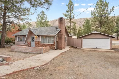 Exterior - 592 Mountain Vw, Wrightwood, CA 92397 photo 3 of 9
