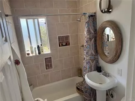 Bath - 6959 Pawnee, Yucca Valley, CA 92284 photo 1 of 1