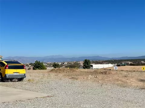 Exterior - 10928 Lantry Ln, Oak Hills, CA 92344 photo 5 of 6