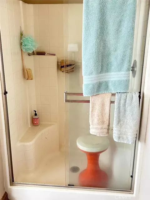 Bath - 10928 Lantry Ln, Oak Hills, CA 92344 photo 5 of 8