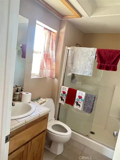 Bath - 10928 Lantry Ln, Oak Hills, CA 92344 photo 8 of 8