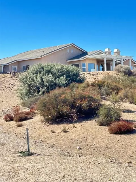 Exterior - 10928 Lantry Ln, Oak Hills, CA 92344 photo 3 of 6