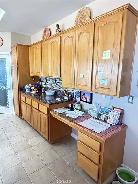 Kitchen - 10928 Lantry Ln, Oak Hills, CA 92344 photo 2 of 6