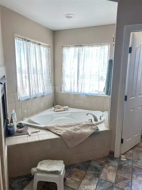 Bath - 10928 Lantry Ln, Oak Hills, CA 92344 photo 2 of 8