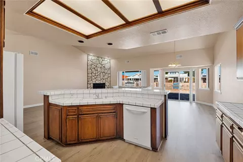 Kitchen - 26218 Corona, Helendale, CA 92342 photo 3 of 4