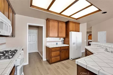 Kitchen - 26218 Corona, Helendale, CA 92342 photo 2 of 4