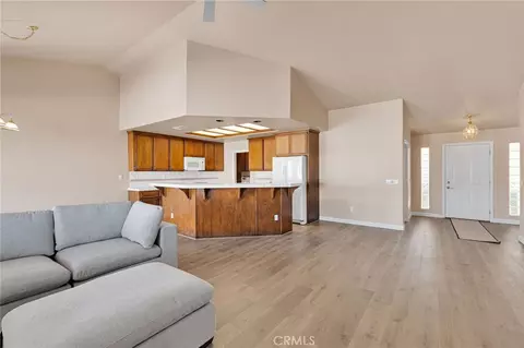 Living - 26218 Corona, Helendale, CA 92342 photo 2 of 6
