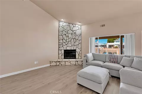 Living - 26218 Corona, Helendale, CA 92342 photo 3 of 6