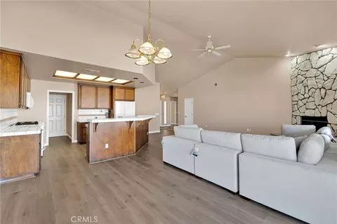 Living - 26218 Corona, Helendale, CA 92342 photo 6 of 6