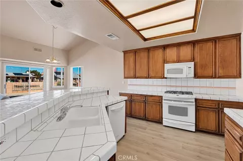 Kitchen - 26218 Corona, Helendale, CA 92342 photo 4 of 4