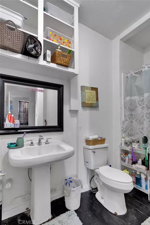 Bath - 518 Quivera, Needles, CA 92363 photo 2 of 4