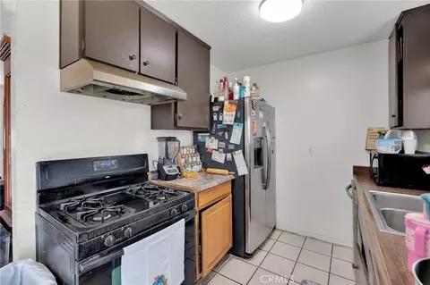 Kitchen - 10599 Oakwood, Hesperia, CA 92345 photo 2 of 3