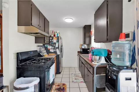 Kitchen - 10599 Oakwood, Hesperia, CA 92345 photo 1 of 3