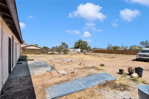 Exterior - 10599 Oakwood, Hesperia, CA 92345 photo 4 of 7