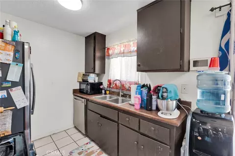 Kitchen - 10599 Oakwood, Hesperia, CA 92345 photo 3 of 3
