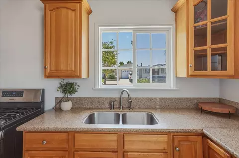 Kitchen - 561 N N Park, Rialto, CA 92376 photo 3 of 4
