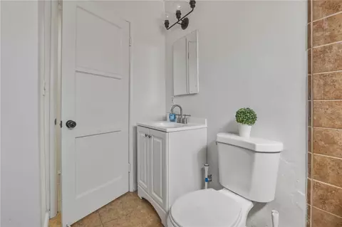 Bath - 561 N N Park, Rialto, CA 92376 photo 2 of 3