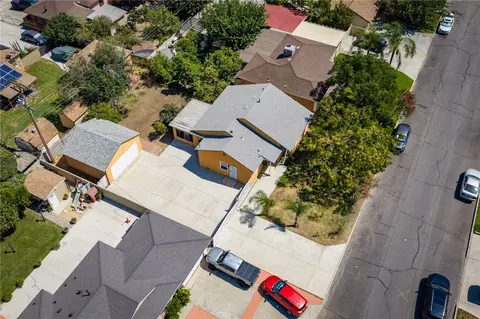 View/Area - 561 N N Park, Rialto, CA 92376 photo 2 of 7