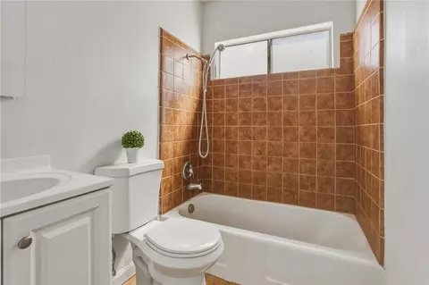 Bath - 561 N N Park, Rialto, CA 92376 photo 3 of 3