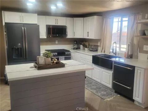 Kitchen - 20061 Seneca, Apple Valley, CA 92307 photo 1 of 3