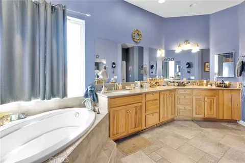 Bath - 9550 Lucerne, Apple Valley, CA 92308 photo 3 of 9